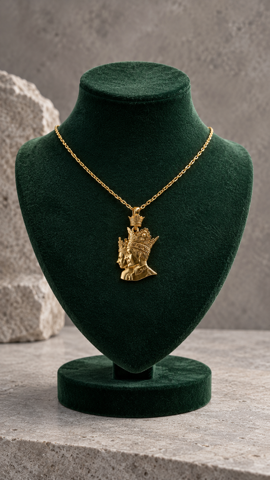 18K gold Mohammad Reza Shah and Farah Pahlavi pendant (شاه و شهبانو)