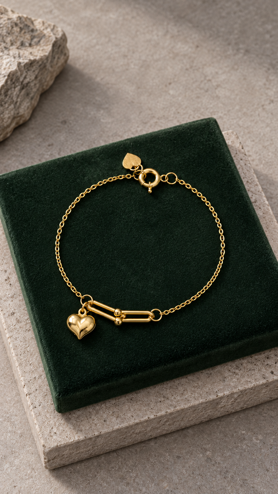 18K gold heart charm bracelet, 18 cm