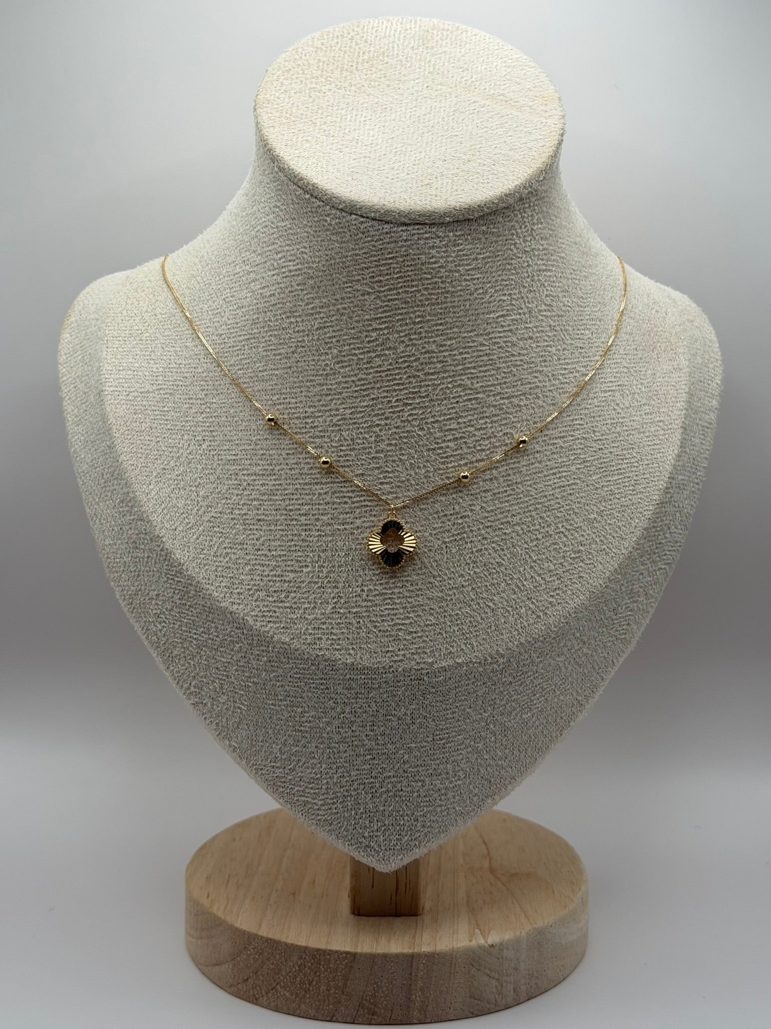 18 K pure gold Necklaces 1.06gr